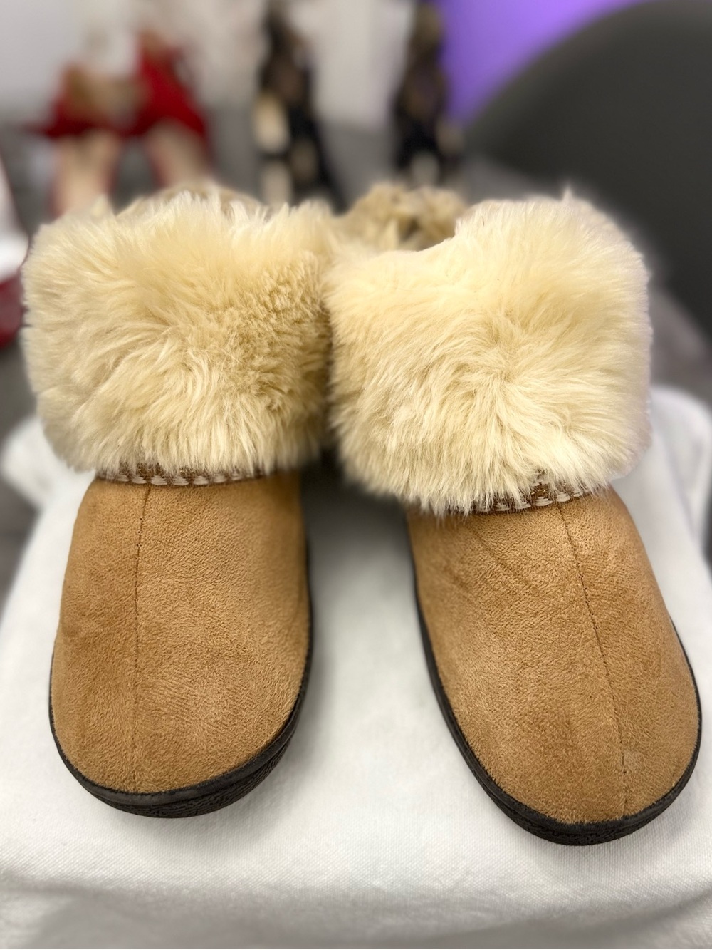 Isotoner Size 7.5/8 Tan Fur-Lined Women's Slippers NWOB